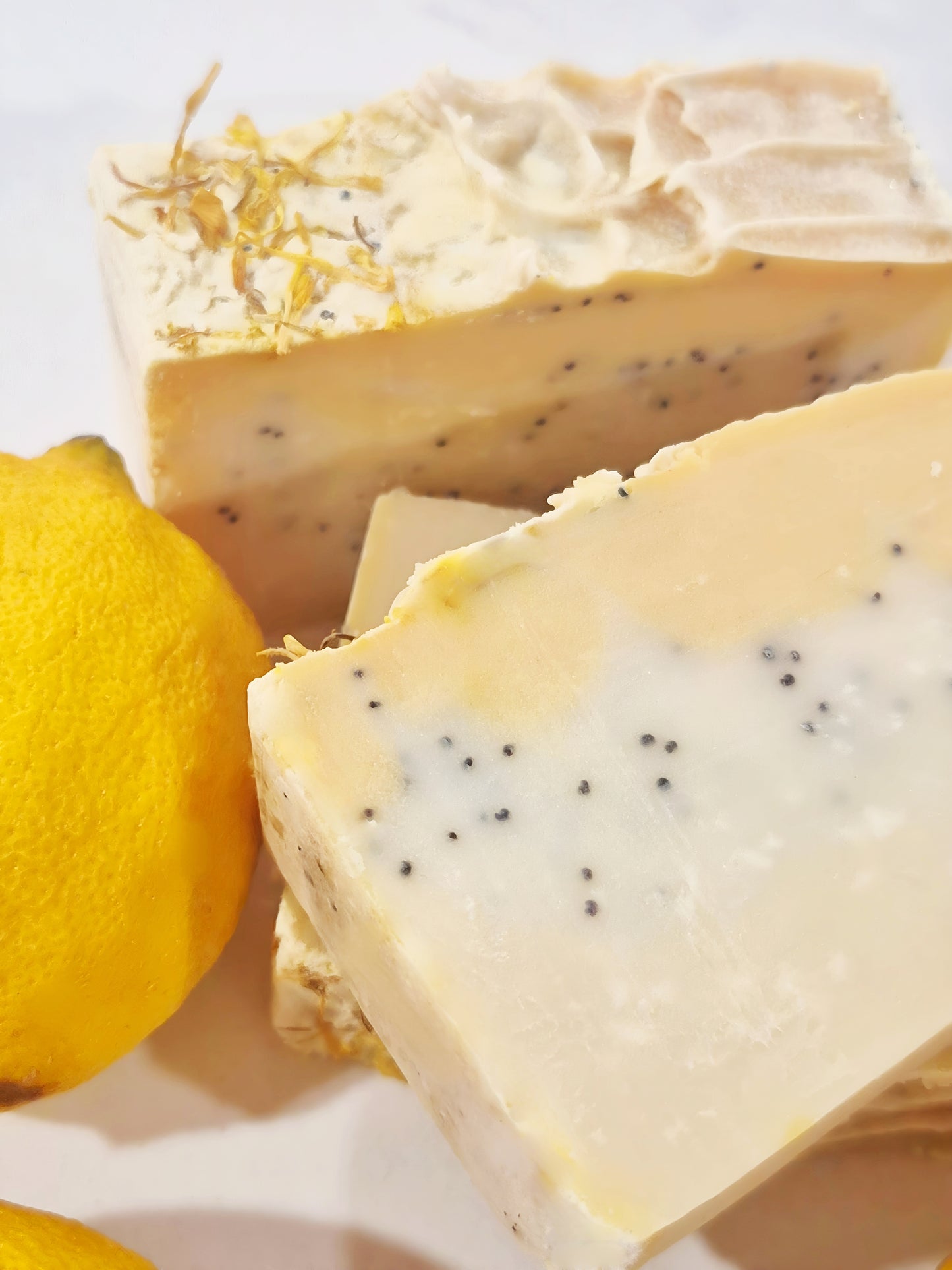 🍋 Lemon + Poppyseed Soap Bar