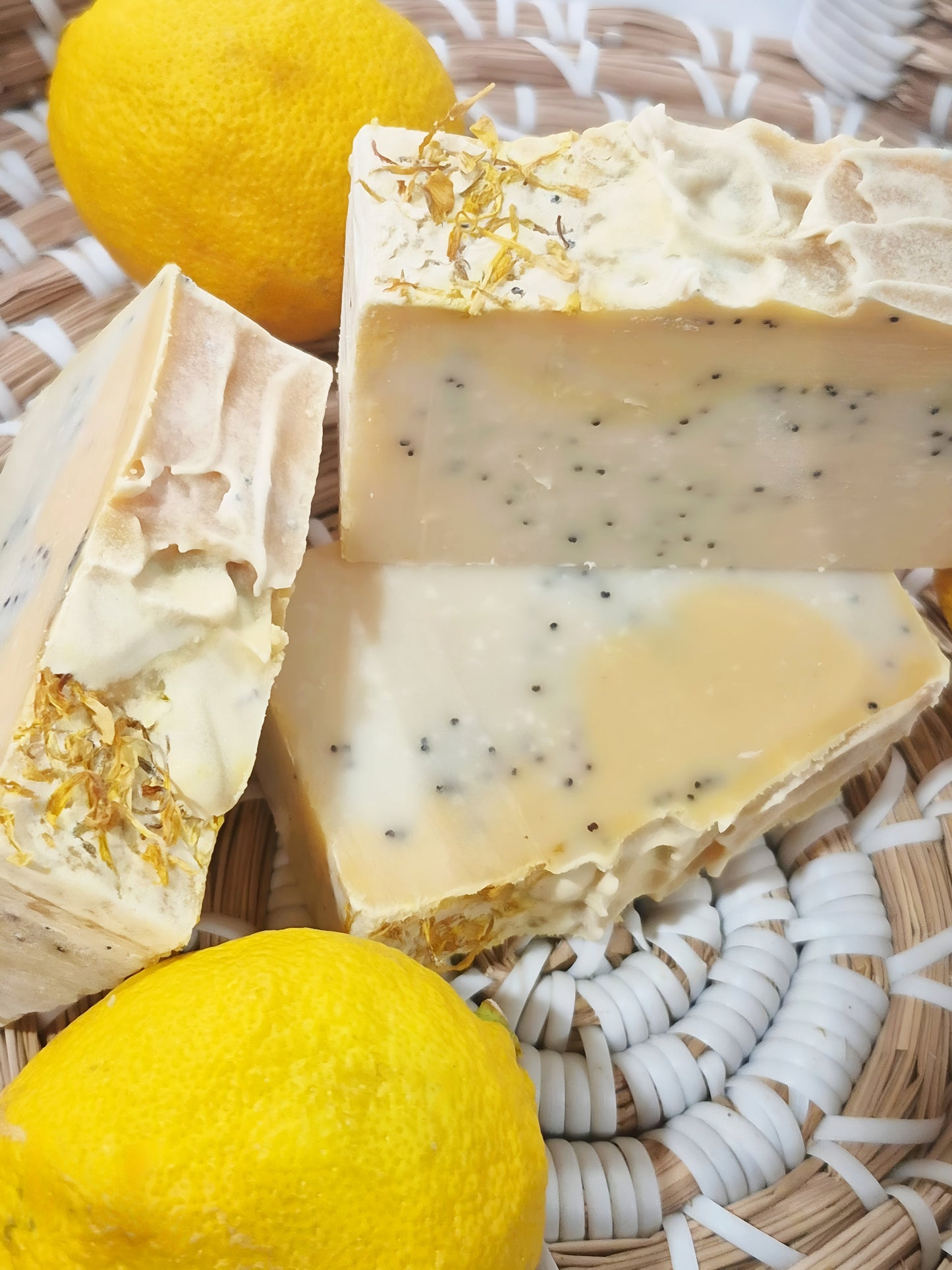 🍋 Lemon + Poppyseed Soap Bar
